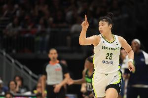 心疼！李月汝受傷前剛簽約了土耳其聯(lián)賽