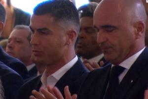 C羅出席若塔兄弟追悼會(huì)：獻(xiàn)禮歐國聯(lián)獎(jiǎng)杯&擁抱若塔父親表慰問