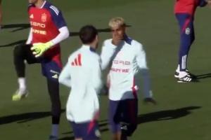 天天念叨??亞馬爾和國家隊(duì)隊(duì)友討論點(diǎn)球，奧亞薩瓦爾：得了吧！