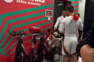 偶像！索博賽后找C羅交換球衣，C羅承諾回到主場再給球衣