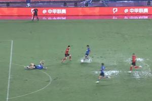 水球大戰(zhàn)漏判越位！足協(xié)評(píng)議：南通球員倒地后越位觸球，進(jìn)球無效