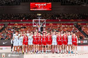 媒體人：中國女籃后衛(wèi)線破緊逼能力堪憂 擴大選材面或及早歸化吧