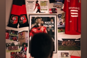 同隊(duì)青訓(xùn)！卡馬文加轉(zhuǎn)發(fā)雷恩海報(bào)祝賀登貝萊獲金球獎(jiǎng)