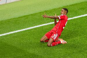 天時(shí)地利人和！1.45億伊薩克斬首球，?；倏巳炯t送標(biāo)王戰(zhàn)勁敵？