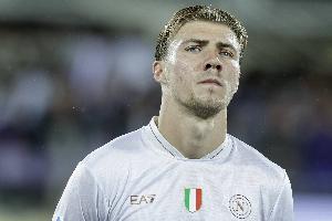 霍伊倫：米蘭也想簽我？我在那不勒斯很開心 我的偶像是C羅