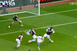 卡什明顯手球未判點(diǎn)！英超官方解釋：手臂處于合理位置，不是點(diǎn)球