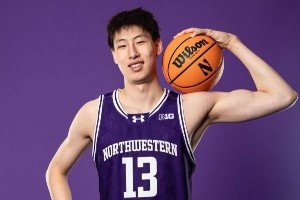 這身球衣順眼嗎？郇斯楠曬西北大學(xué)造訪定妝照