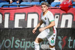 看到父親影子！小哈吉任意球世界波，距老哈吉首個任意球過了29年