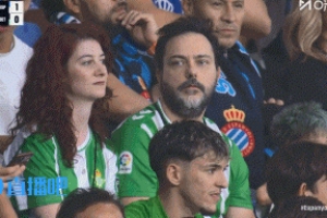 名場(chǎng)面+1??安東尼場(chǎng)邊“指導(dǎo)”主帥佩萊格里尼 佩工連連點(diǎn)頭