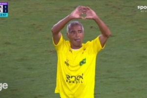 風(fēng)采依舊！傳奇賽巴西8-3意大利，羅馬里奧中圈啟動(dòng)單刀吊射破門