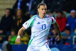 卡拉菲奧里在意大利踢左中衛(wèi)，熱區(qū)遍布前中后，對抗防守傳球兼顧