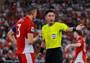 不滿(mǎn)馬寧判罰！印尼隊(duì)長(zhǎng)：賽后想和裁判握手但被拒絕，我只能尊重