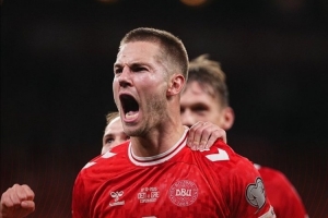 世預賽丹麥3-1擊敗希臘，霍伊倫破門、達姆斯高傳射