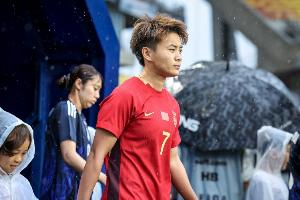 王霜：如果能在偶像C羅踢球的國家獲獎，那對我來說非常開心