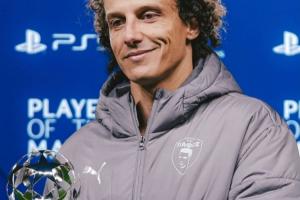 10人作戰(zhàn)近90分鐘零封！38歲大衛(wèi)-路易斯4射3正10解圍，獲歐冠MVP