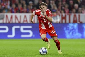 魔幻的一周！17歲卡爾周三歐冠首球，周四高中上學(xué)，周六德甲首球