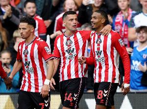 賽季新黑馬誕生！英超9輪戰(zhàn)罷排名前四，這支黑貓很“不簡單”