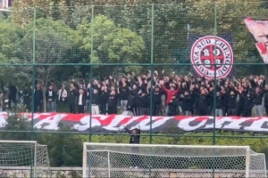 助力最后兩輪沖冠，蓉城球迷組織到訓(xùn)練基地為球隊(duì)打氣