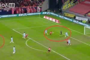 河南手球在先蓉城進球無效？胡荷韜進球前，主裁艾堃就已先響哨