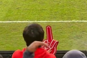 會嚴懲歧視行為？李璇：中足聯(lián)重要官員在蓉城vs河南比賽現(xiàn)場