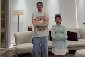 王大雷曬與女兒跳舞視頻，韋世豪評論：有點卡哇伊了