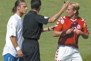 托蒂談2004年歐洲杯自己吐口水：我很后悔，我至今依然感到羞愧