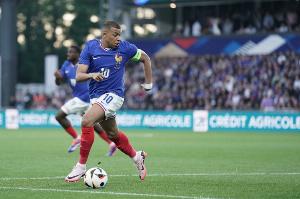 姆巴佩：C羅千球目標(biāo)不可思議，但我們要去嘗試因?yàn)樯闹挥幸淮? >
                                        </div>
                                    </div>
                                                                        <div   id=