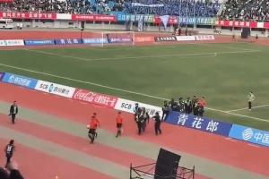 球員飛踹裁判后續(xù)！川超回應(yīng)：公安機(jī)關(guān)對(duì)涉事人員進(jìn)行調(diào)查處理