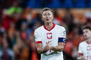 萊萬生涯攻破39支國(guó)家隊(duì)大門追平梅西，僅次于C羅的48支國(guó)家隊(duì)