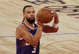 狄龍：火箭整場假摔&拉拽 但還能得到裁判青睞 感覺像是打FIBA