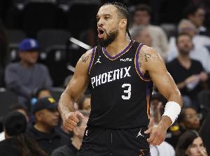 高難度！狄龍對抗防守 翻身后仰跳投再中一球