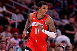 乘勝追擊！小史密斯接阿門(mén)回傳雙手暴扣 火箭領(lǐng)先15分打停太陽(yáng)