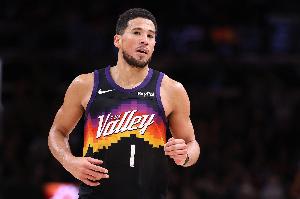 布克：我們隊每場比賽都會戰(zhàn)斗 大家的防守水平很高