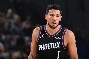 21分17板！布克：馬克·威廉姆斯統(tǒng)治了攻防兩端 我們需要他