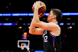 三分11中6砍24分！布克：吉萊斯皮是純粹籃球手 他骨子里就是贏家