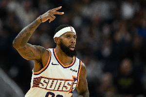 能進(jìn)就是好球！奧尼爾弧頂打板三分命中 分差僅剩1分