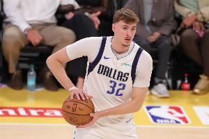 【菜鳥】弗拉格35分生涯新高 克尼佩爾20分穩(wěn)定輸出 費(fèi)爾斯刺頭