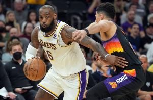 湖記：太陽(yáng)場(chǎng)均搶斷聯(lián)盟第一 湖人失誤偏多 明天這一數(shù)據(jù)很關(guān)鍵