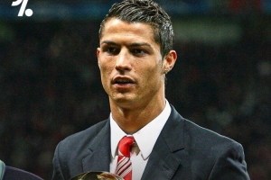 17年前的今天C羅首次獲得金球獎(jiǎng)，梅西、托雷斯排名二三位