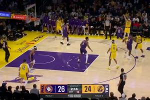 ??這也太嚇人了！東契奇左右開弓連轟倆三分 首節(jié)已獨砍18分！