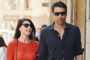 前妻：曾有人給我10萬歐元讓我談?wù)撆c布馮的離婚經(jīng)歷，但我拒絕了