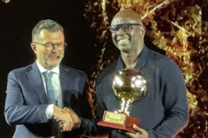 獲頒金童終身成就獎，老圖拉姆：沒想到兩個兒子能達(dá)到如今的成就