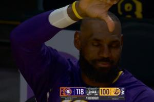 ??節(jié)目效果炸裂！狄龍背打布朗尼被逼走步 替補(bǔ)席詹姆斯比??