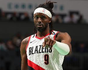 多余了！格蘭特三分已經(jīng)出手 拖布還上去打手送加罰