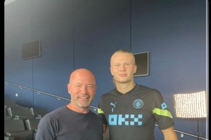 哈蘭德社媒曬同阿蘭·希勒合影：感謝3年前的建議，它很管用??