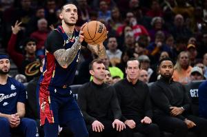 鐵出天際！朗佐·鮑爾9投1中&三分8中1 得到3分7籃板2助攻2搶斷