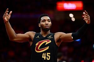 媒體人：騎士這賽季的進攻只得米切爾在那折騰 加蘭&大球在干嘛？