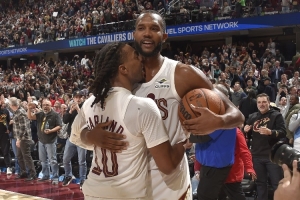 加蘭變向突破分球 小莫布里晃起開拓者內線&炸球再起雙手暴扣