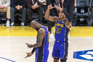 解說：如果八村沒投進你會怎么說呢？我還是會Respect詹姆斯