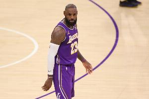 媒體人談?wù)材匪惯B續(xù)得分上雙紀錄中斷：他解脫了 隊友也解脫了